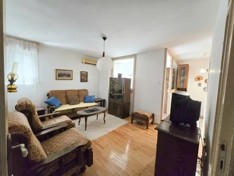 Izdavanje, jednosoban stan, 60m², Blok 5, Podgorica - image 1