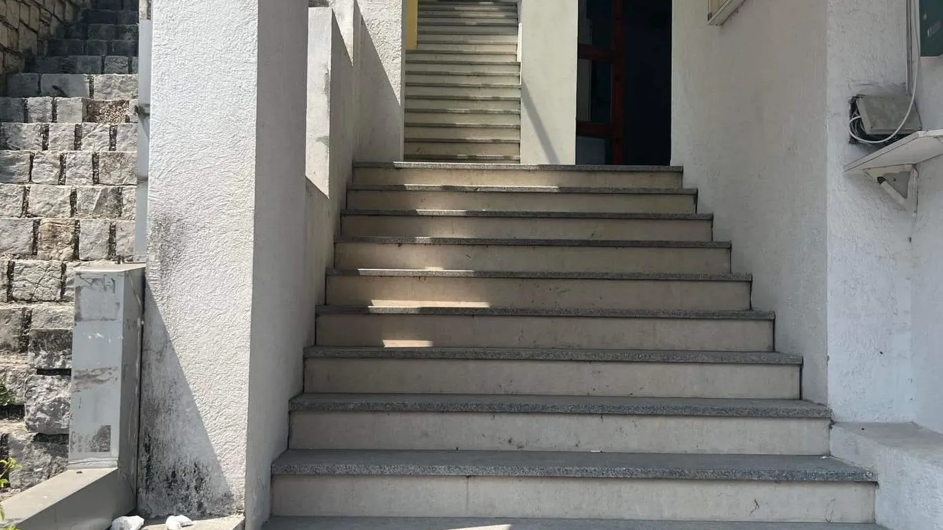 Prodaja, trosoban stan, 382m², Komoševina, Budva