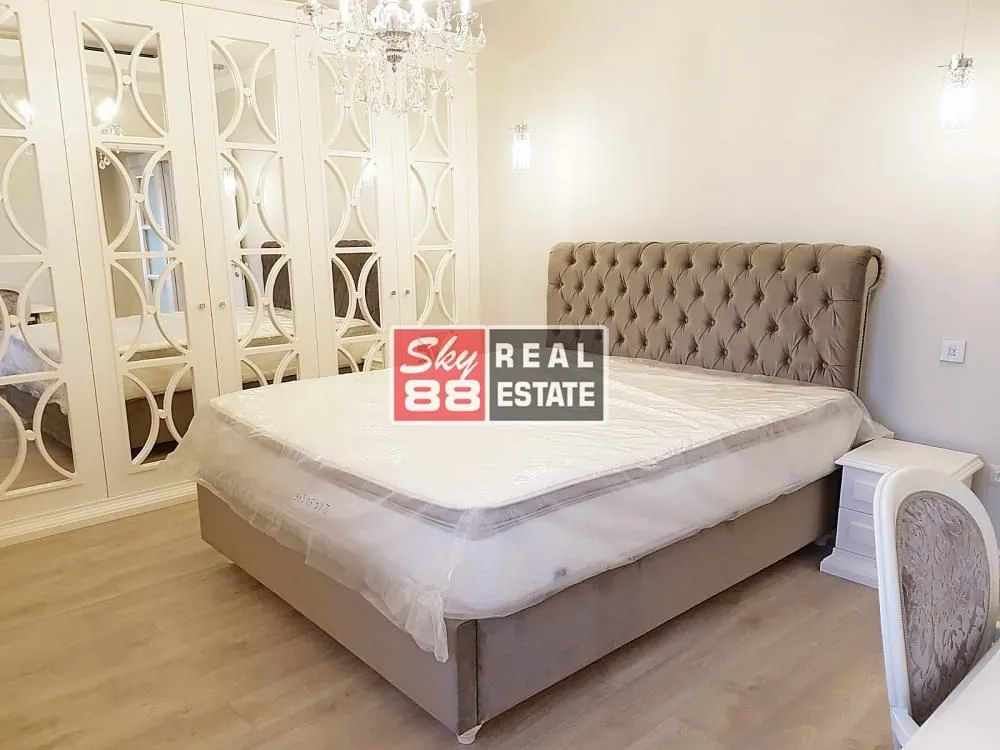 Izdavanje, stan, 215m², Senjak, Beograd