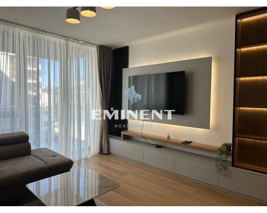 Izdavanje, trosoban stan, 86m², Savski Venac, Beograd