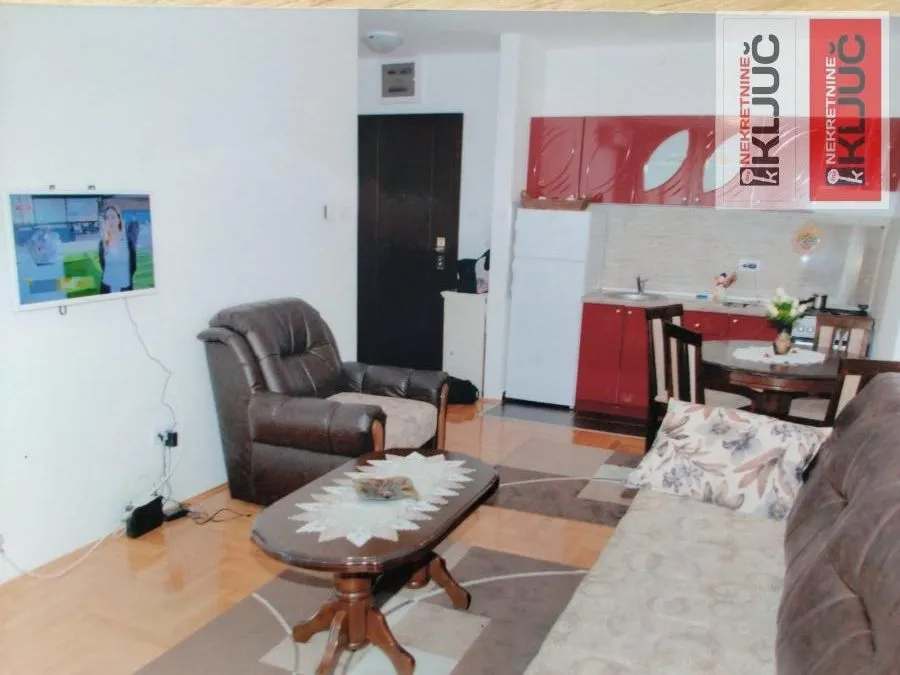 Izdavanje, jednosoban stan, 38m², Bulevar Oslobodjenja, Novi Sad Sve Podlokacije