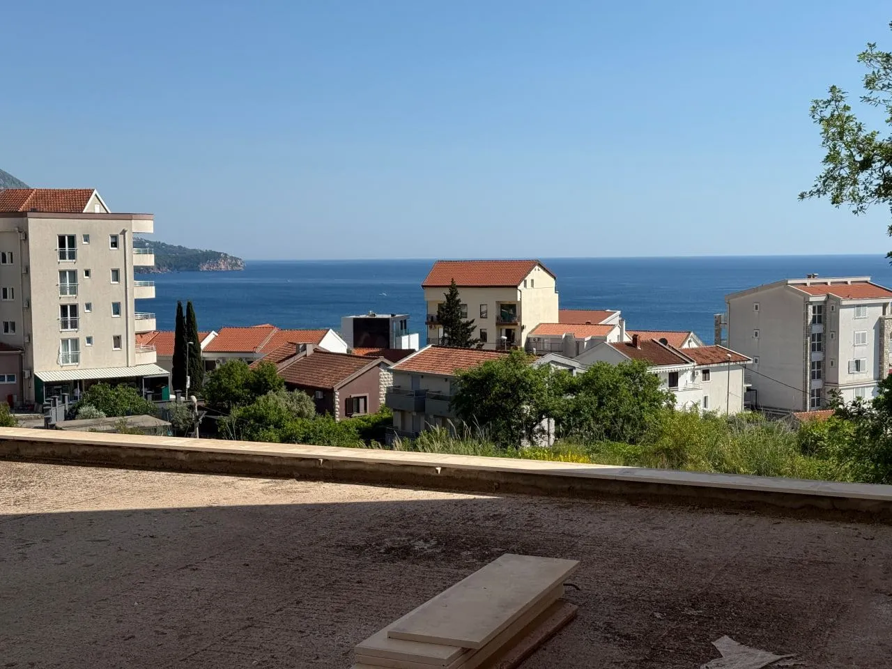 Izdavanje, jednosoban stan, 38m², Bečići, Budva