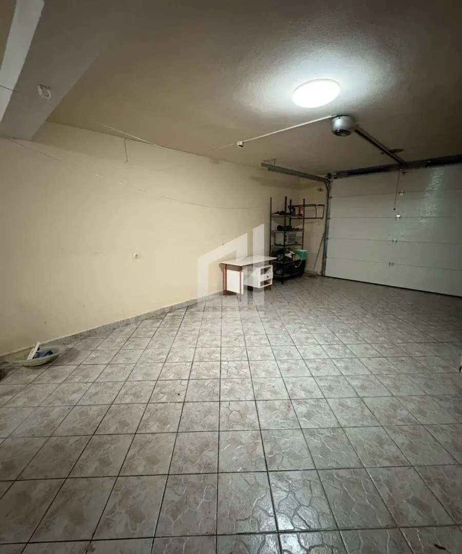 Rent, house, 350m², Zlatica, Podgorica