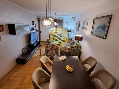 Prodaja, dvosoban stan, 70m², Stari Aerodrom, Podgorica - image 1