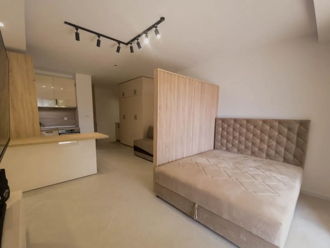 Izdavanje, jednosoban stan, 38m², Sveta Vrača, Kotor