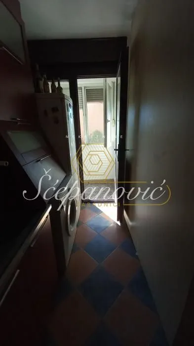 Prodaja, dvosoban stan, 43m², Adamovićevo Naselje, Novi Sad Sve Podlokacije