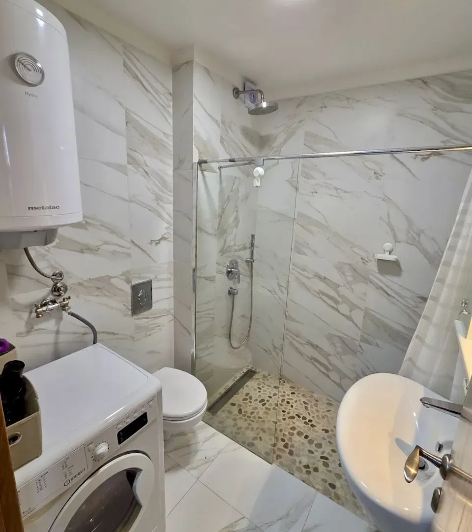 Rent, one bedroom apartment, 40m², Dobrota, Kotor