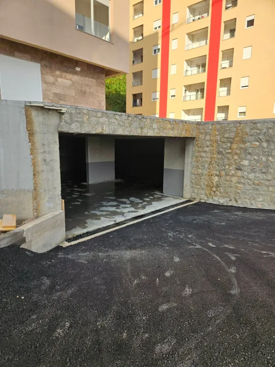 Izdavanje, jednosoban stan, 37m², Bečići, Budva