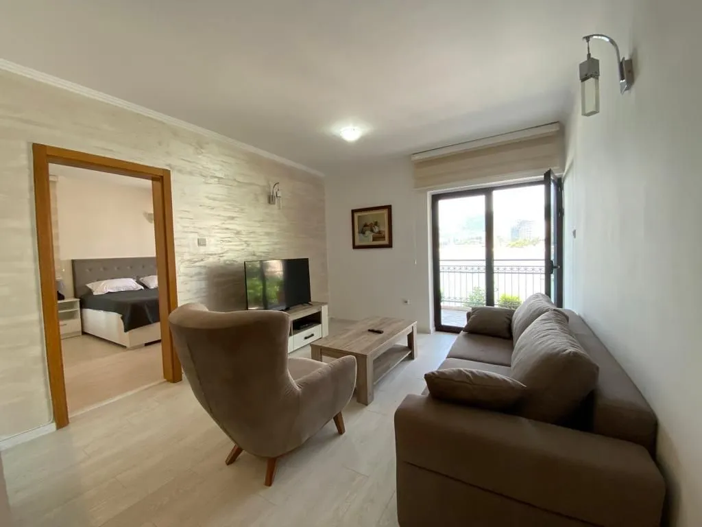 Izdavanje, jednosoban stan, 60m², Rafailovići, Budva