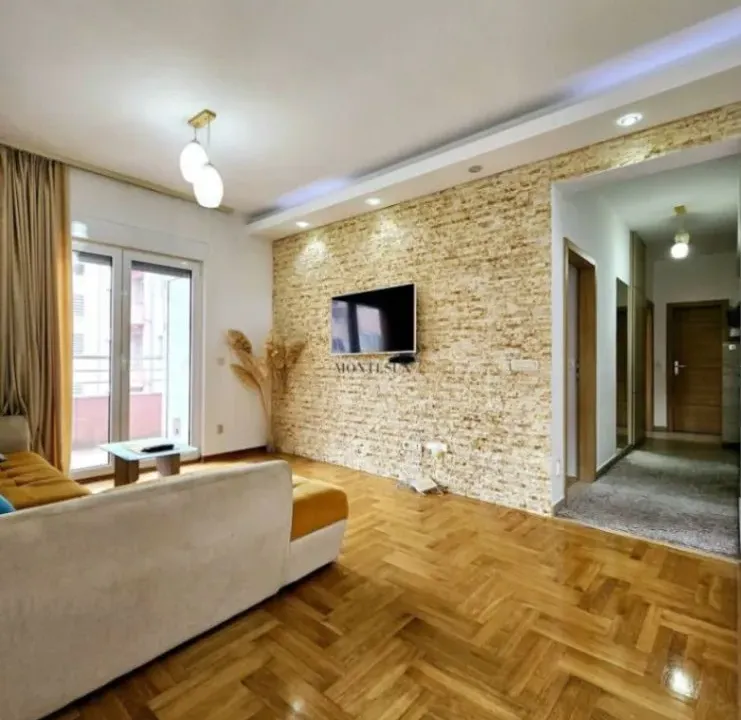 Izdavanje, dvosoban stan, 60m², Budva, Crna Gora