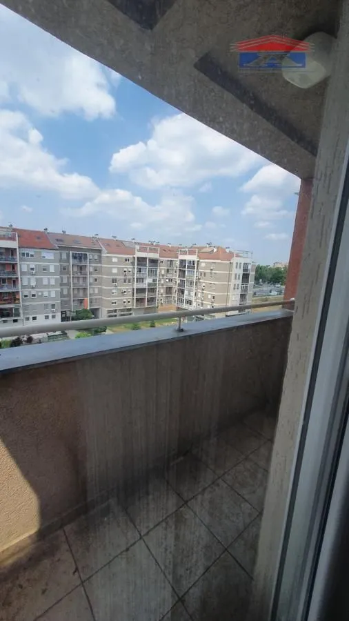 Izdavanje, četvorosoban stan, 101m², Novo naselje, Novi Sad