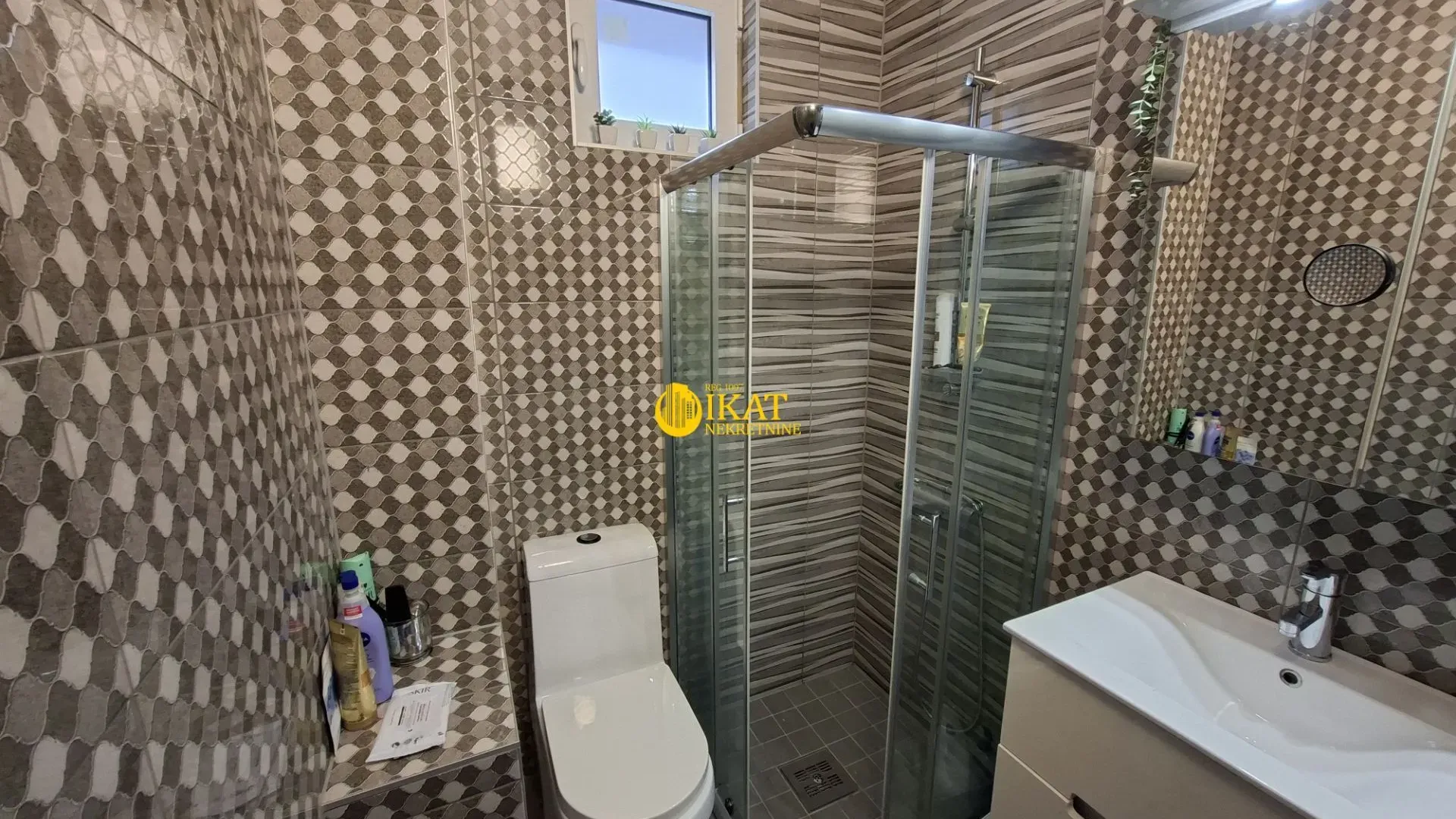 Prodaja, kuća, 250m², Mali Mokri Lug, Zvezdara Sve Podlokacije