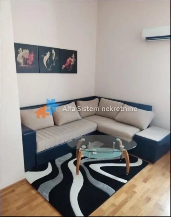 Izdavanje, četvorosoban stan, 105m², Lekino Brdo, Voždovac Sve Podlokacije