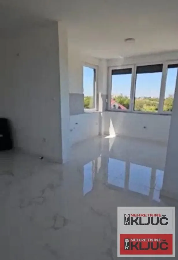 Prodaja, četvorosoban stan, 200m², Sremska Kamenica, Petrovaradin