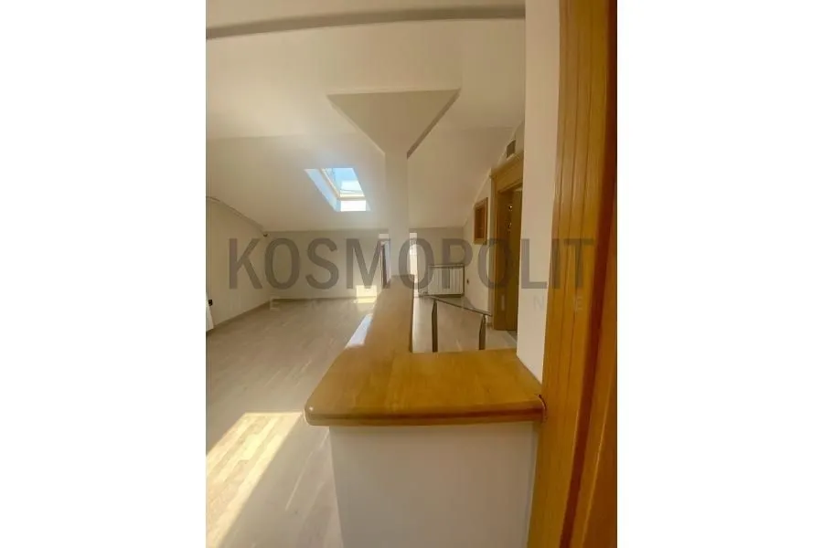 Prodaja, četvorosoban stan, 145m², Centar, Pančevo
