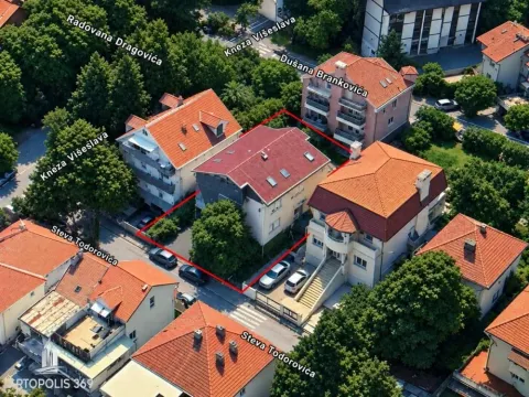 Pogled iz vazduha na objekat i okolno naselje sa označenom parcelom. - image 4