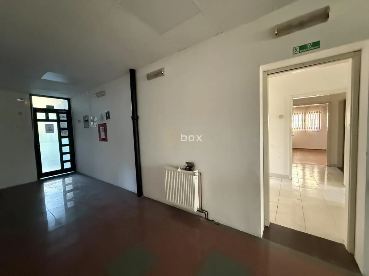 Rent, office space, 118m², Medijana, Niš