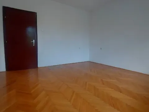 Izdavanje, jednosoban stan, 49m², Centar, Nikšić - image 8