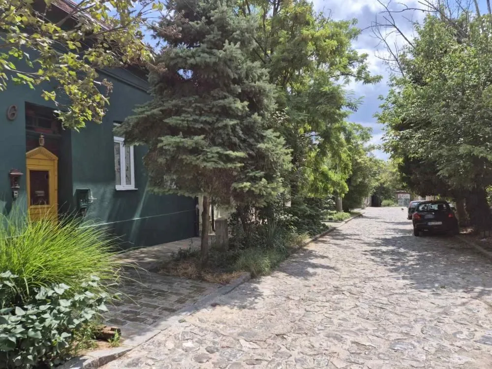 Izdavanje, kuća, 230m², Zemun Gardoš, Zemun Sve Podlokacije