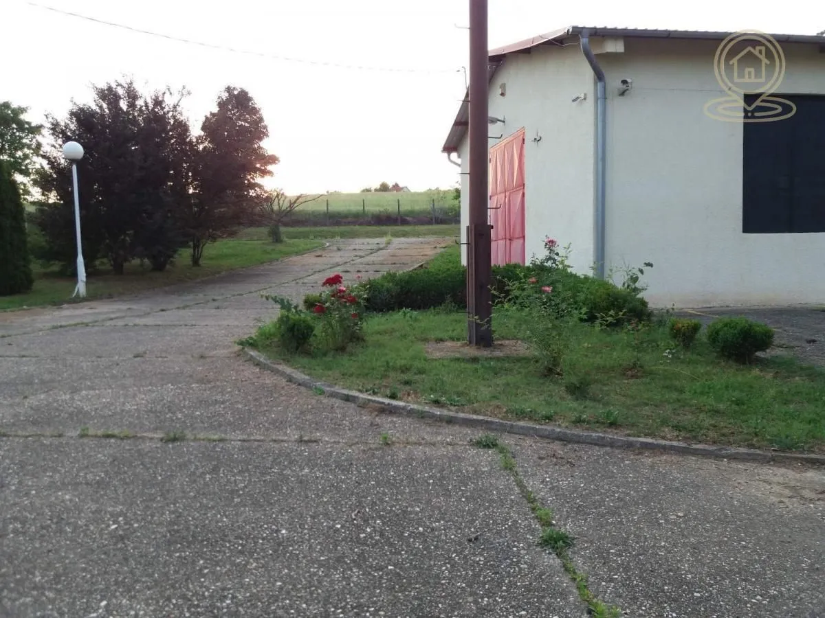 Rent, office space, 1200m², Mladenovac, Beograd