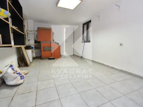 Izdavanje, kuća, 200m², Stari Aerodrom, Podgorica - image 7