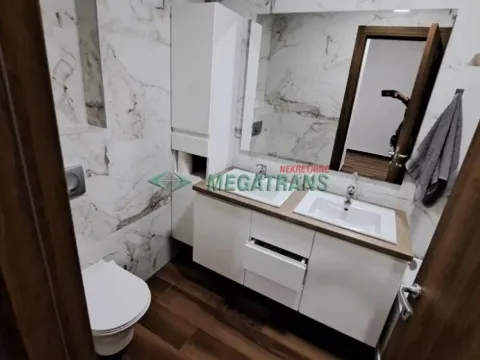 Izdavanje, četvorosoban stan, 100m², Centar, Novi Sad - image 14