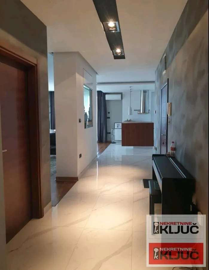 Prodaja, trosoban stan, 134m², Sajmište, Novi Sad