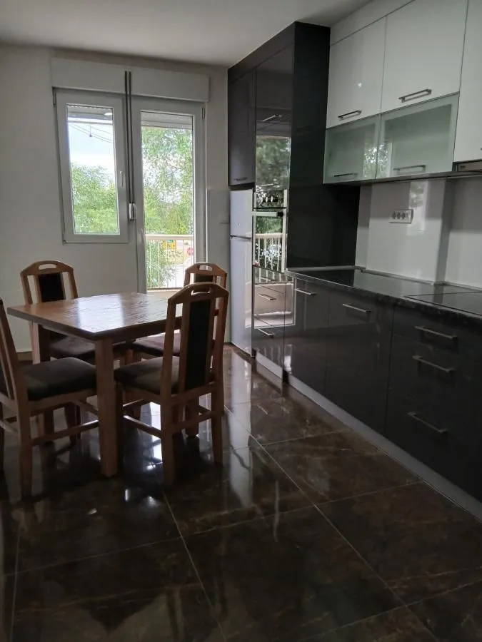 Izdavanje, dvosoban stan, 58m², Vašarište, Jagodina