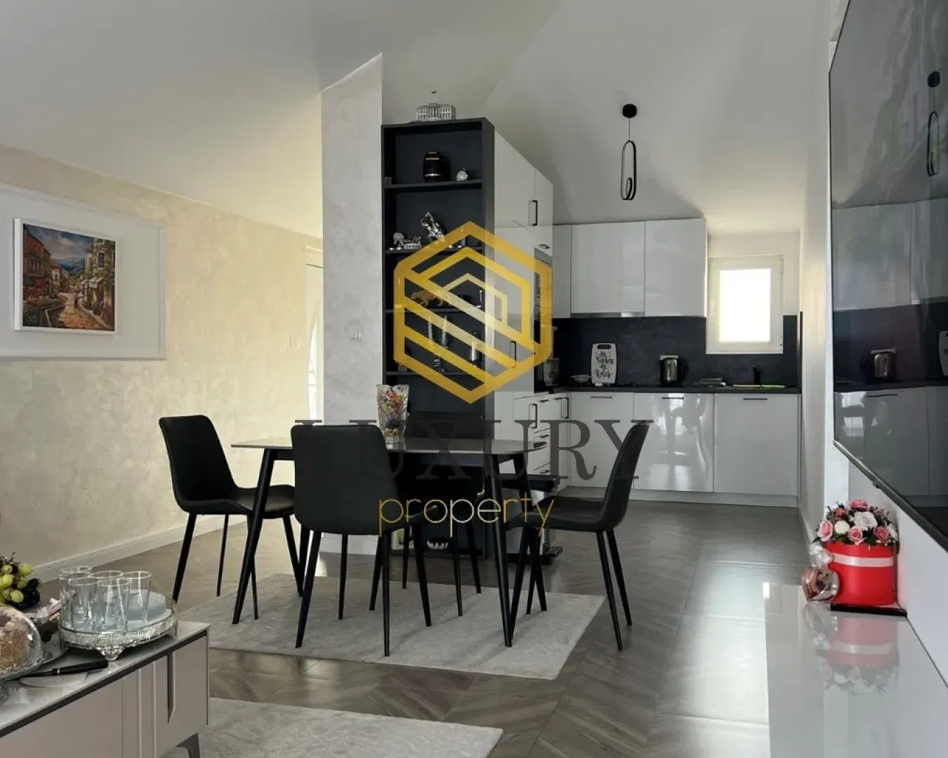 Prodaja, trosoban stan, 220m², Karaburško Polje, Podgorica