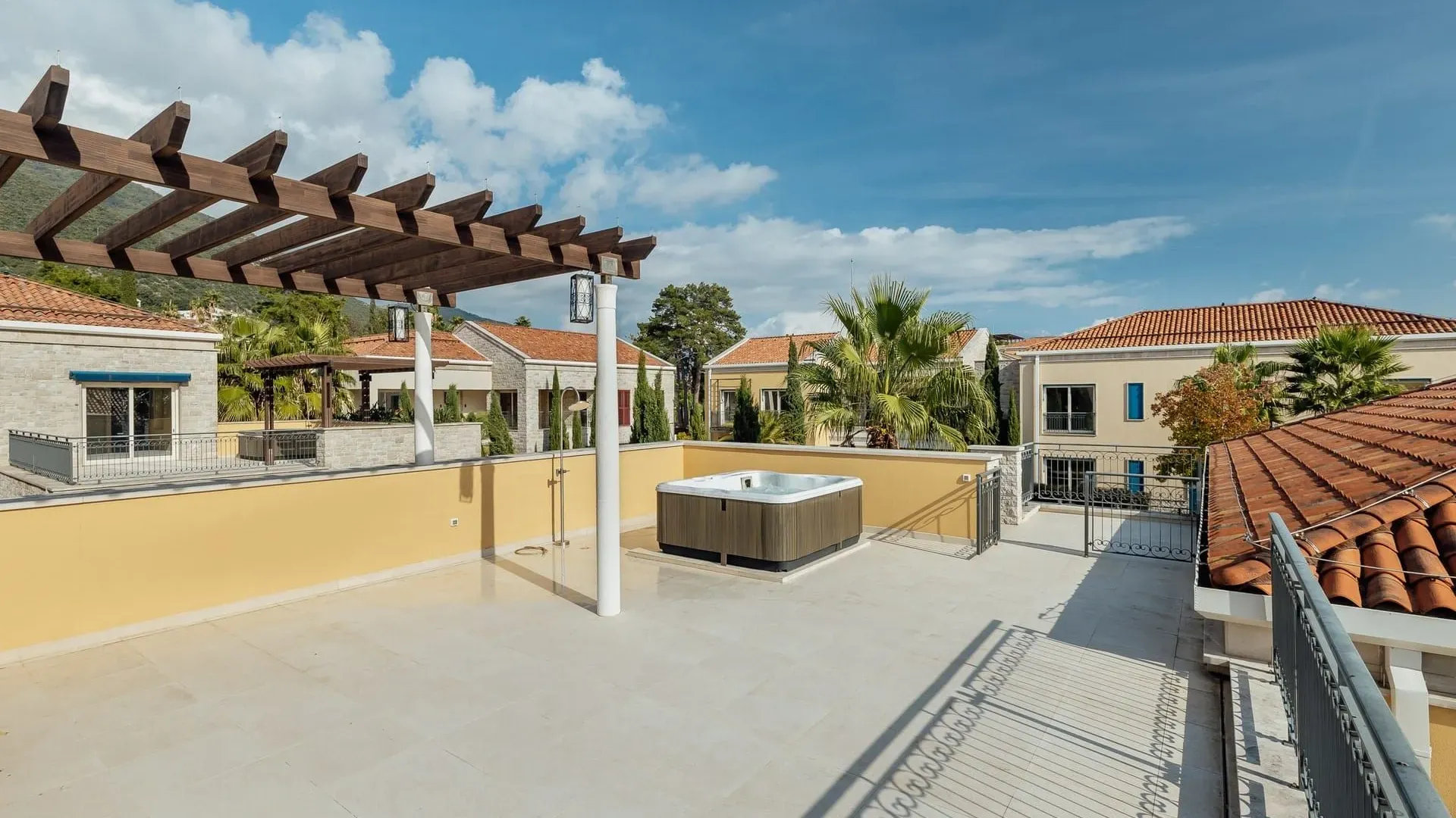 Prodaja, kuća, 287m², Portonovi, Herceg Novi