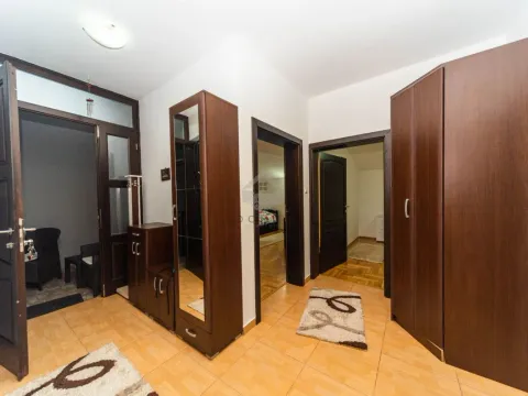 Izdavanje, dvosoban stan, 115m², Tološi, Podgorica - image 17