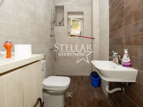 Izdavanje, kuća, 140m², Piperi, Podgorica - image 7