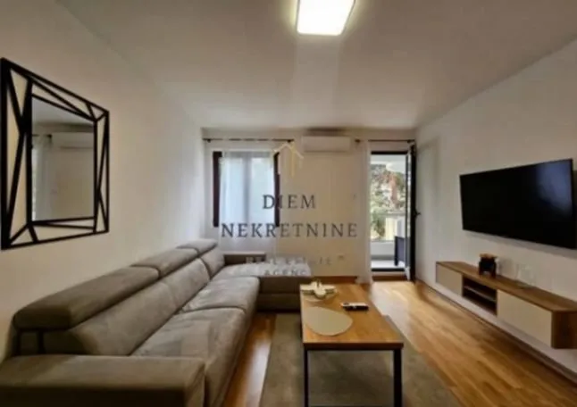 Izdavanje, jednosoban stan, 50m², Centar, Bar