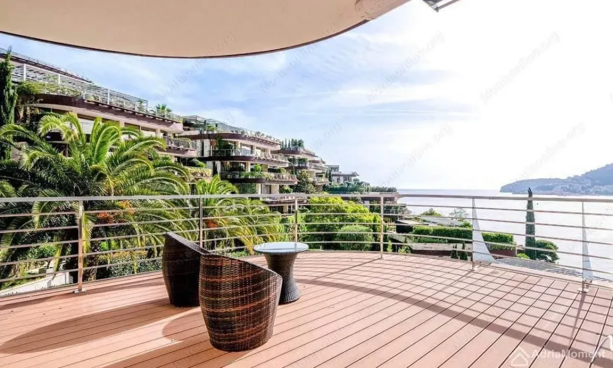 Prodaja, dvosoban stan, 133m², Centar, Budva