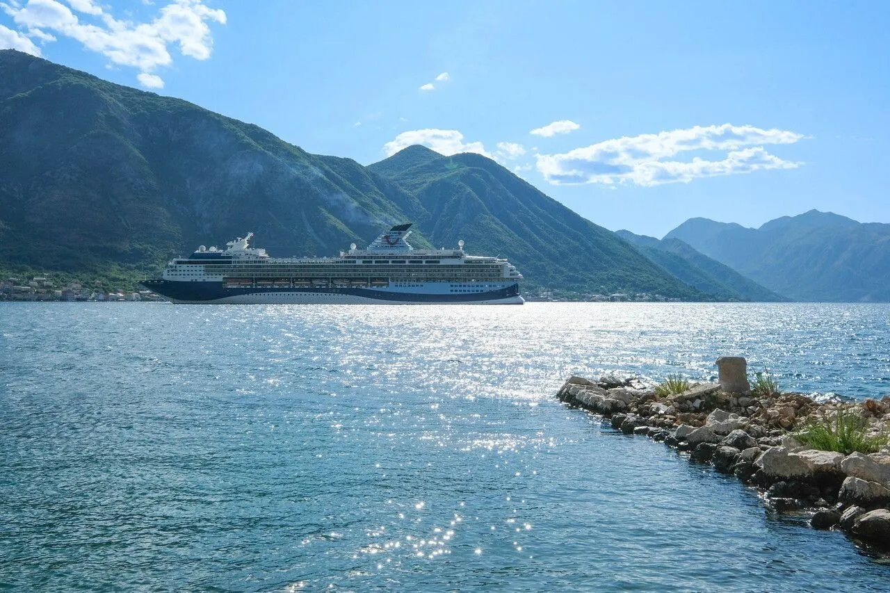 Prodaja, dvosoban stan, 85m², Dobrota, Kotor
