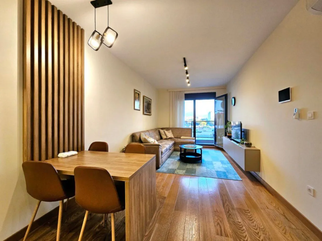 Prodaja, dvosoban stan, 70m², Tološka šuma, Podgorica