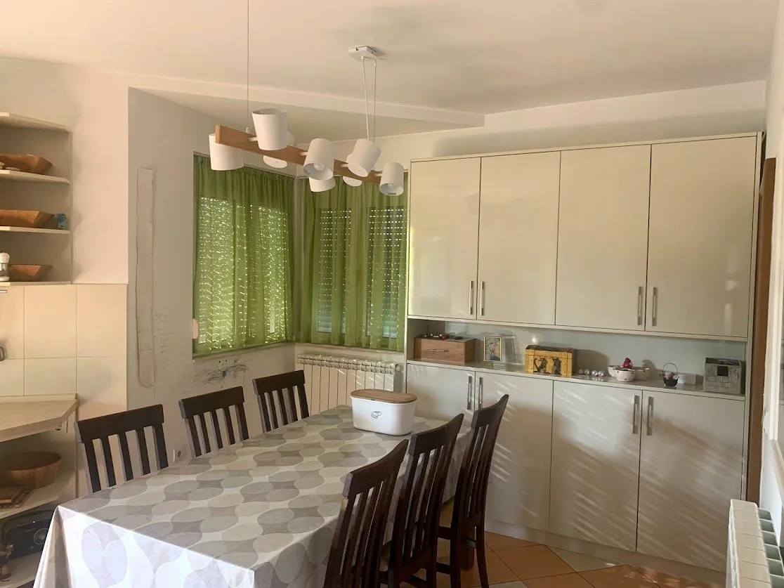 Izdavanje, kuća, 240m², Donja Gorica, Podgorica