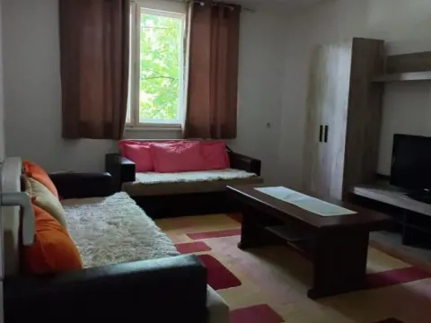 Izdavanje, trosoban stan, 56m2, Medijana, Niš Izdavanje, trosoban stan, 56m2, Medijana, Niš