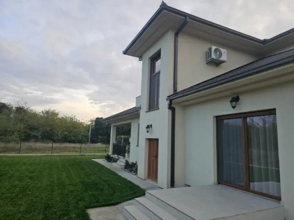 Prodaja, kuća, 212m², Tološi, Podgorica