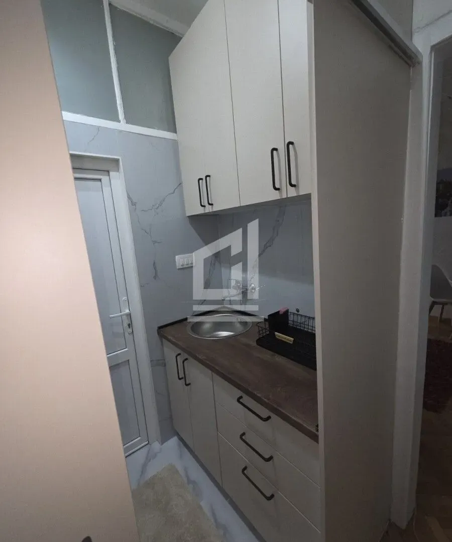 Izdavanje, dvosoban stan, 43m², Centar, Podgorica