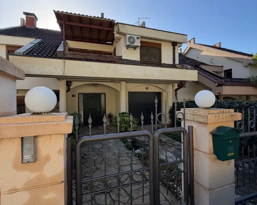 Izdavanje, stan, 285m², Gorica C, Podgorica