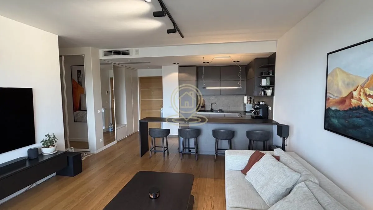 Izdavanje, trosoban stan, 89m², Savski Venac, Beograd
