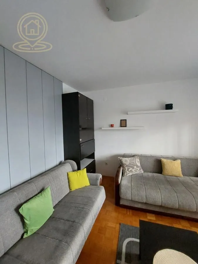 Izdavanje, dvosoban stan, 48m², Bulevar Oslobodjenja, Novi Sad Sve Podlokacije