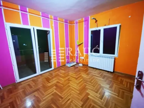 Empty room with parquet flooring and colorful walls. - image 2