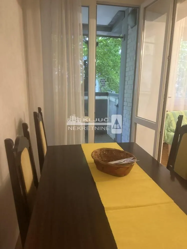 Rent, two bedroom apartment, 70m², Kalenić Pijaca, Vračar Sve Podlokacije