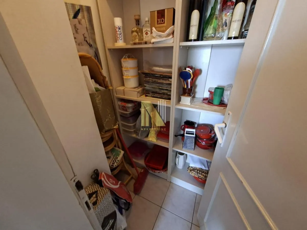 Prodaja, četvorosoban stan, 111m², Stari grad, Novi Sad