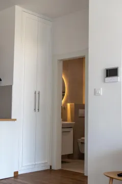 Izdavanje, jednosoban stan, 47m², Dobrota, Kotor - image 9
