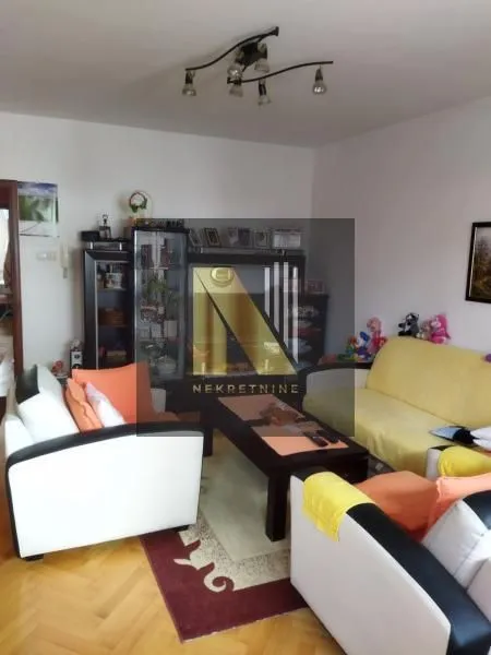 Prodaja, trosoban stan, 72m², Salajka, Novi Sad Sve Podlokacije