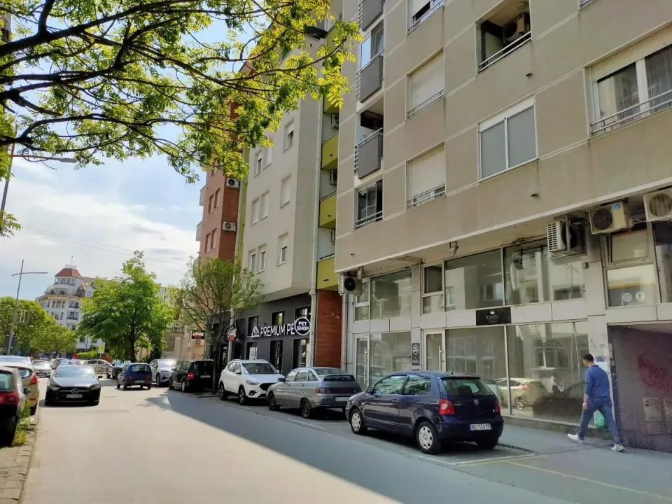 Prodaja, poslovni prostor, 229m², Grbavica, Novi Sad Sve Podlokacije