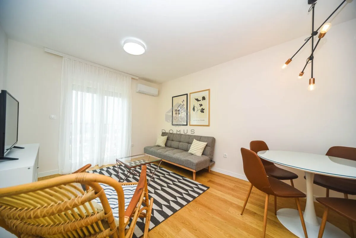 Izdavanje, jednosoban stan, 40m², Pobrežje, Podgorica